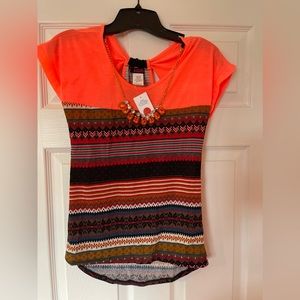 Stand out with this gorgeous top with attachable jewelry. New with tags!!!